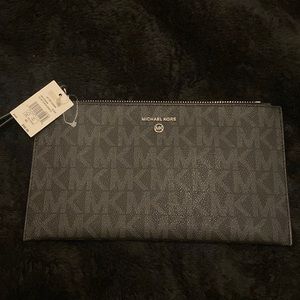 Brand new authentic Michael Kors clutch/wristlet